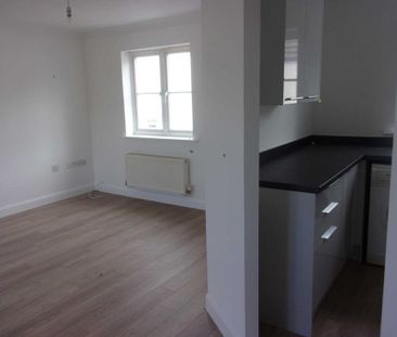 1 bedroom coach house to rent - Photo 1