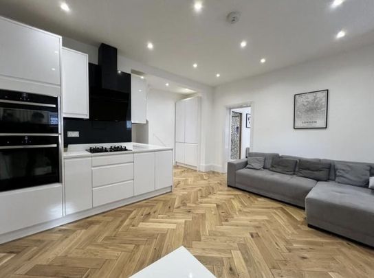 3 Bed Flat, Horn Lane, W3 - Photo 1