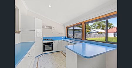 FAMILY HOME ON THE LAKE - Photo 3