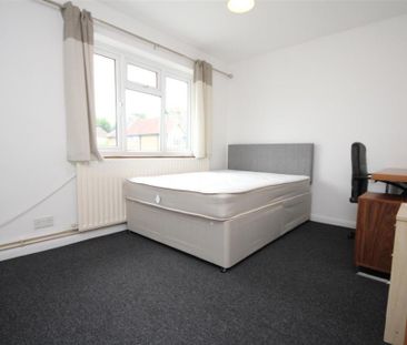 4 bedroom flat to rent - Photo 4