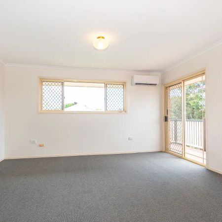 Spacious Family Home in a Prime Location! - Photo 5