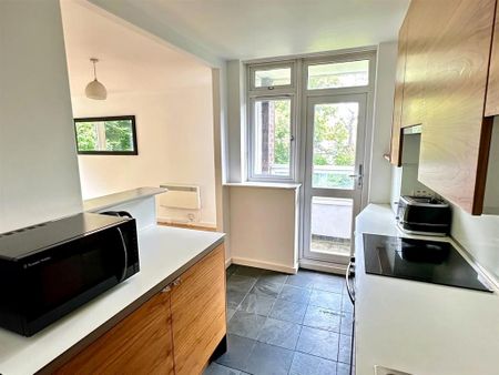 2 bedroom flat to rent - Photo 2
