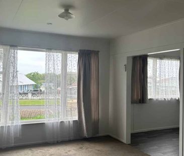 Three bedroom home - Photo 2