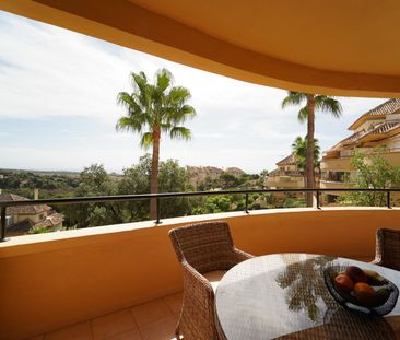 Middle Floor Apartment in Elviria - Photo 2