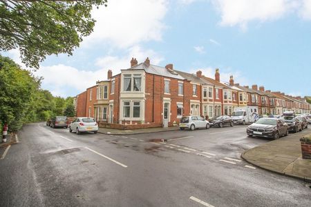 2 Bedroom Flat - Ground Floor - Photo 4
