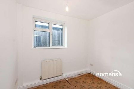 Kirriemuir Gardens, Ash, Aldershot, Surrey, GU12 - Photo 2