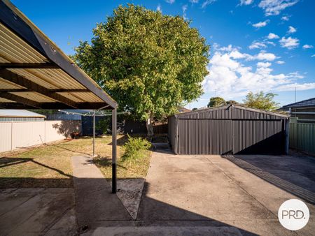 FRESHLY RENOVATED COMFORTABLE HOME - Photo 5