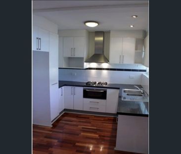 2 Bed Unit in Prime Woolloongabba Location - Photo 4