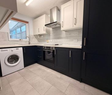 2 bedroom semi-detached house to rent - Photo 2