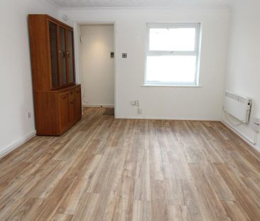 2 bedroom ground floor flat to rent - Photo 1