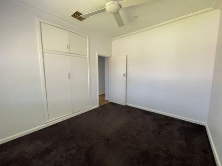Tidy 3 Bedroom Home - Photo 3