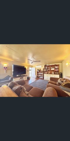 3 Bedroom, 1 Bathroom Backs onto High School - Photo 2