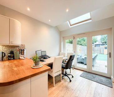 4 bedroom semi-detached house to rent - Photo 3