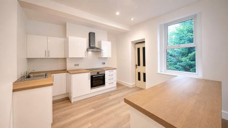 1 bedroom in a flat share to rent - Photo 2