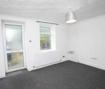 2 bedroom end of terrace house to rent - Photo 2