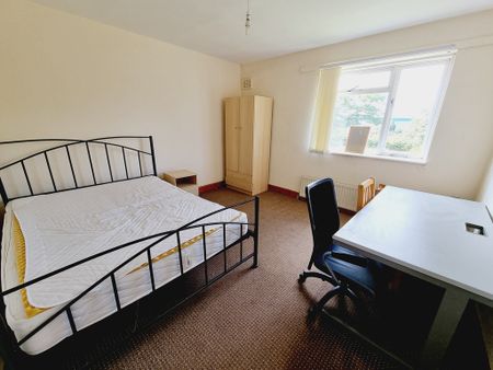 6 Bed Student Accommodation - Photo 5