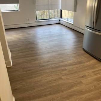 Bachelor $2399 - Updated, Downtown Pets OK - Photo 1