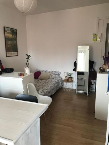 Location Appartement 1 pièce 23m² LYON 7ème - Photo 2