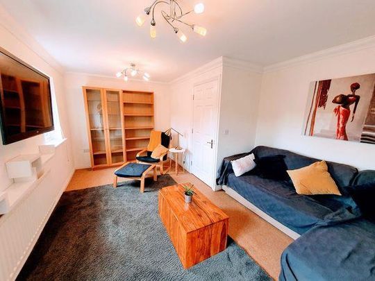 4 bedroom private hall to rent - Photo 1