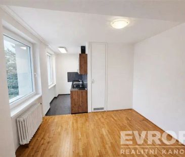 Krásný byt po rekonstrukci, vel. 3+1/balkon, garáž, Praha 4 Modřany - Photo 3