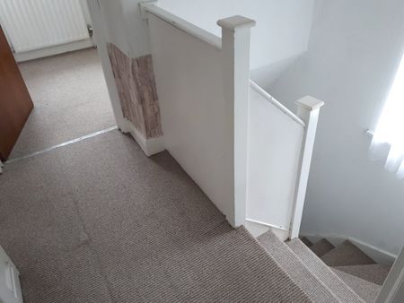 3 Bed Semi-Detached House, Richmond Avenue, LS6 - Photo 2