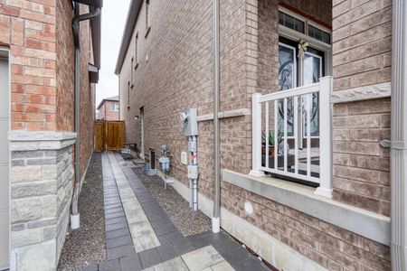 For Lease - 1053 Orenda Street, Pickering, Ontario - Photo 4