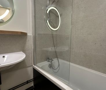 Dans Résidence Hôtelière, Studio meublé de 19 m2, Royalieu proche d... - Photo 4