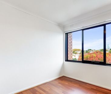 ONE BEDROOM APARTMENT IN CENTRAL LOCATION - Photo 2