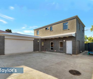 CONTEMPORY LIVING WITH SPACE FOR THE WHOLE FAMILY - Photo 3