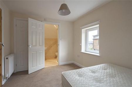 4 bedroom semi-detached house to rent - Photo 4