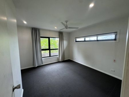 MODERN HOME IN PRIME SOUTH GRAFTON LOCATION - Photo 2