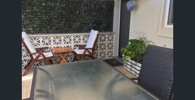 FULLY FURNISHED ROOFTOP APARTMENT - 3 MONTH LEASE - Photo 1