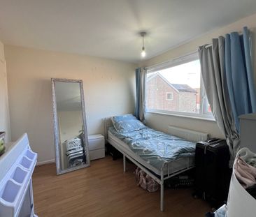 Eastfields - Photo 2