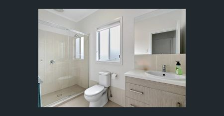 Beautifully presented, semi-furnished, coastal home - Photo 3