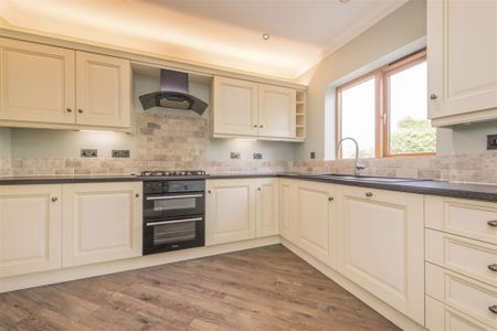 4 bed House - Detached To Let - Photo 4