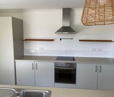 Large family home on full section - Katikati - Photo 3