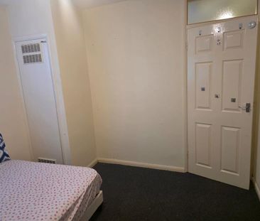 1 bedroom in a house share to rent - Photo 6