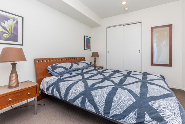 One-bedroom apartment with Stunning Views - Photo 1