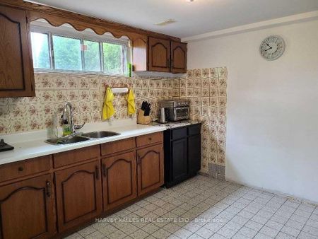 For Lease - 2379 Hensall Street Unit# Lower, Mississauga, Ontario - Photo 2