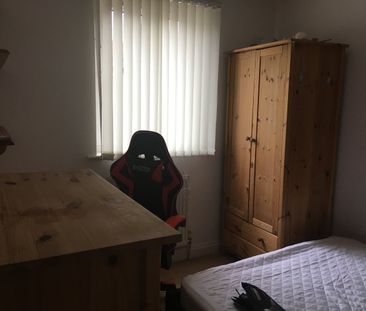 Room in a Shared House, Broomfield Mews, CV1 - Photo 4