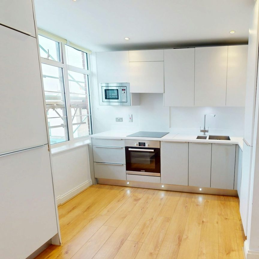 Flat to rent on - Photo 1