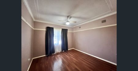 Three bedroom family home - Photo 3