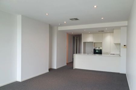 LUXURY 3-BEDROOM APARTMENT, WALKING DISTANCE TO WESTFIELD SHOPPING CENTRE WEST LAKES - Photo 3