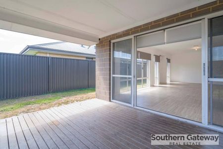 SPACIOUS FAMILY HOME PACKED WITH FEATURES!! - Photo 2