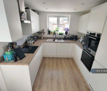 1 bedroom in a house share to rent - Photo 4