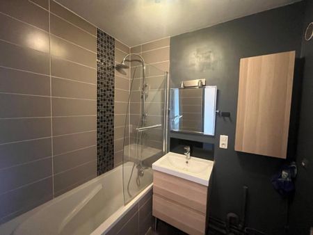 Location Appartement 3 pièces 64m² NEUVILLE SUR SAONE 69250 - Photo 4