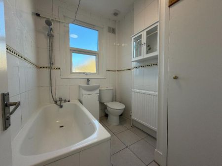 4 bedroom terraced house to rent - Photo 4