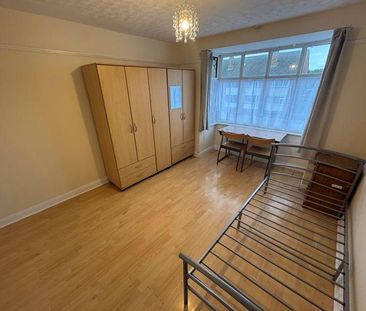 4 bedroom terraced house to rent - Photo 2