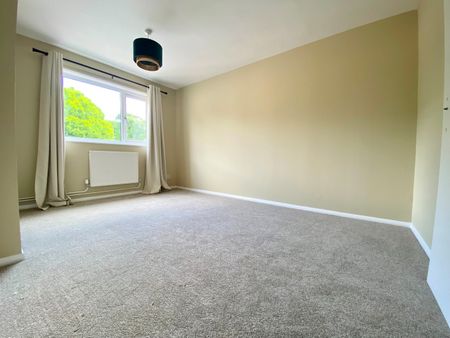 3 Bed Terraced House, Elmhurst Close, LS17 - Photo 4