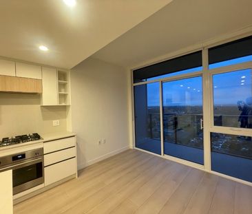 Stunning New 1 Bed/Den View Condo, Century City, Surrey - Photo 5